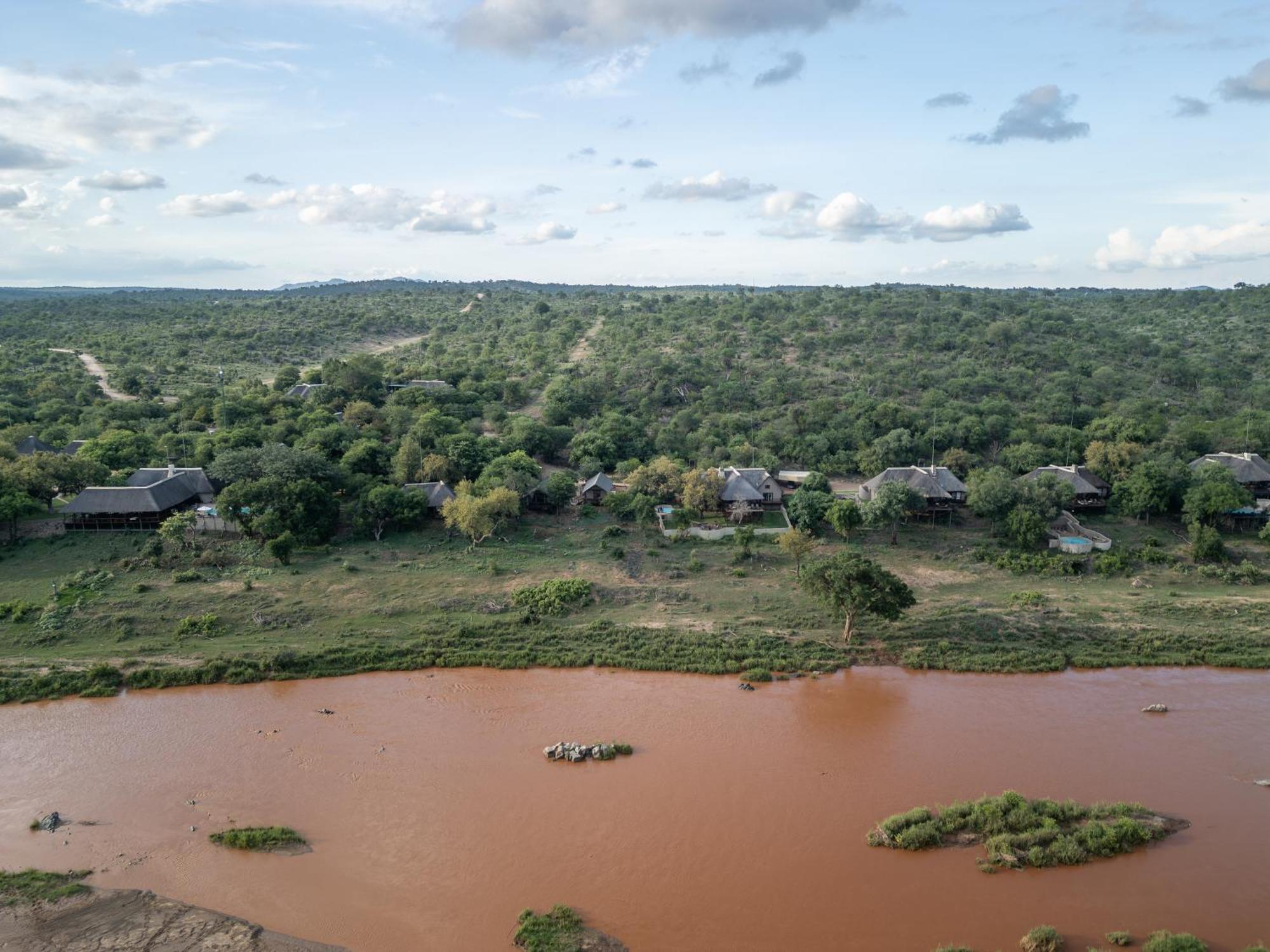 Nyati Safari Lodge โฮดสปรูท ภายนอก รูปภาพ
